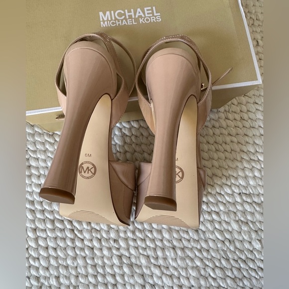 NEW in Box Michael Kors Jenson Platform Sandal Heels Open Toe Nude 6M Price FiRM - Picture 4 of 16